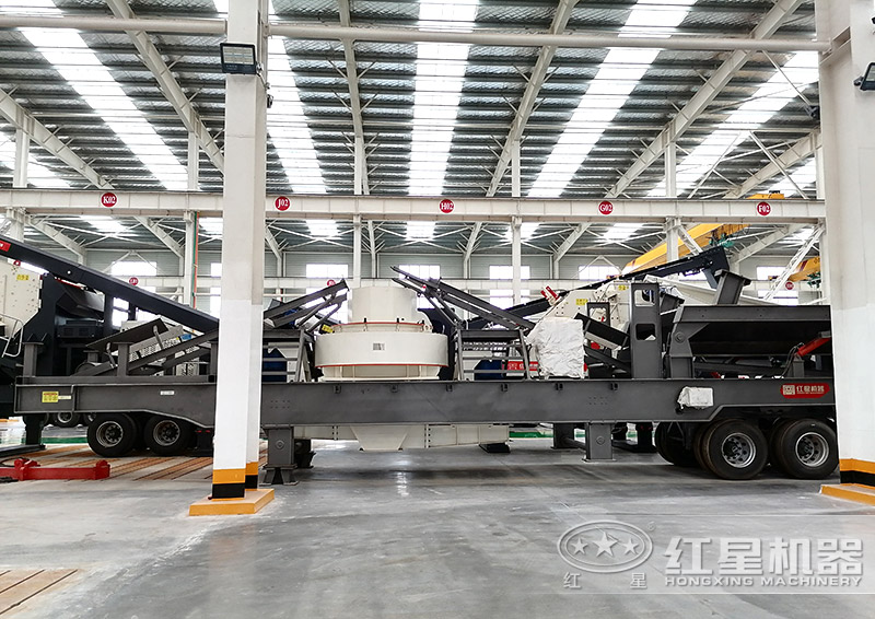 移動(dòng)制砂機(jī)，分履帶和輪胎兩種