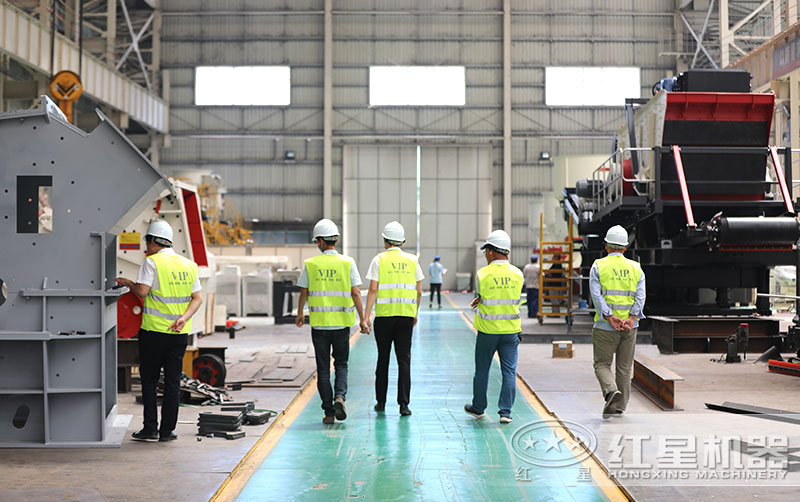 紅星機(jī)器磕石機(jī)廠家，客戶來實(shí)地考察