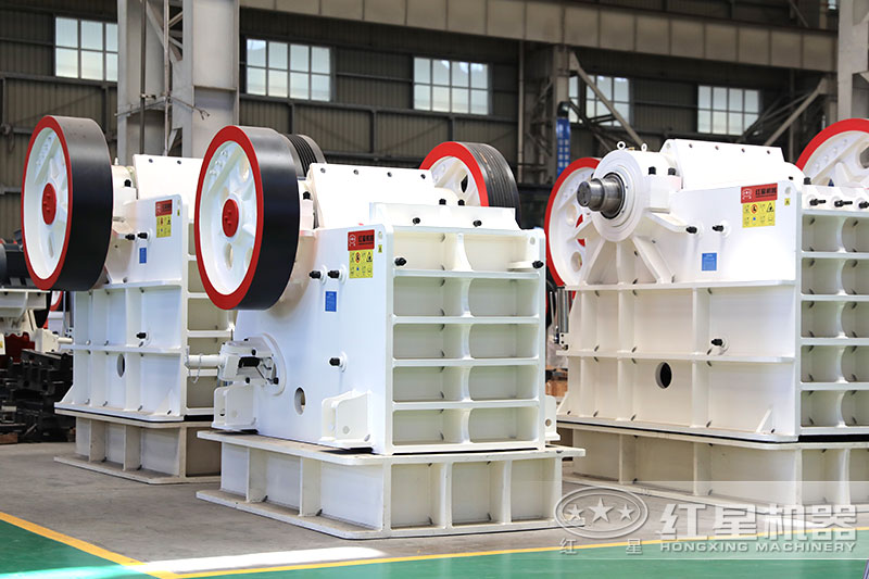 粗碎選用顎式破碎機，碎石有能力