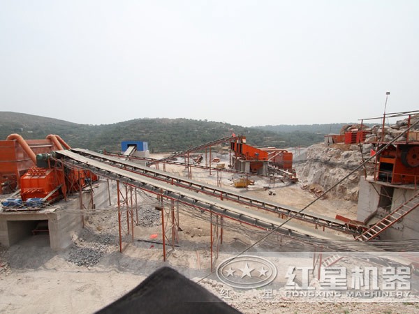 礦用細碎機作業(yè)現(xiàn)場