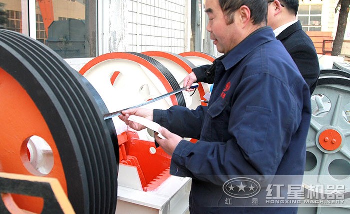 顎式破碎機(jī)現(xiàn)場(chǎng)參觀