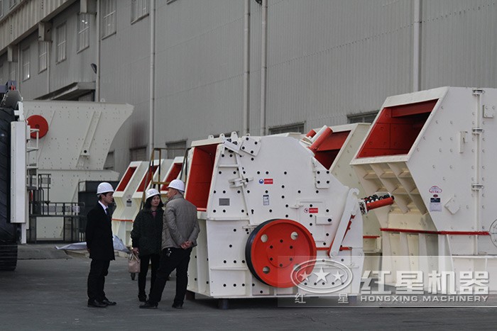 客戶來(lái)廠考察，技術(shù)經(jīng)理陪同