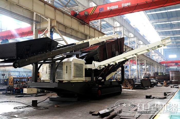移動石頭破碎機車間生產(chǎn)中