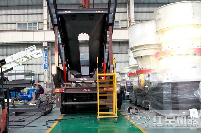 大型車(chē)載式制砂機(jī)給料口細(xì)節(jié)