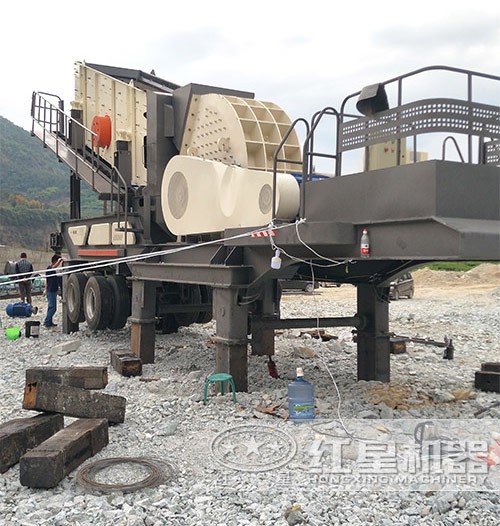 移動(dòng)重錘破碎站生產(chǎn)現(xiàn)場