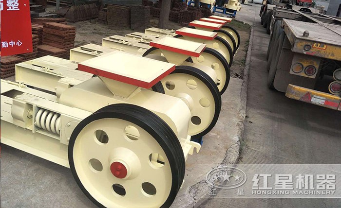 紅星對輥機(jī)型號、規(guī)格齊全