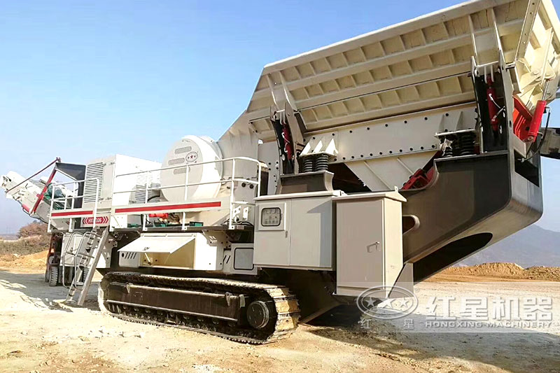 移動(dòng)顎破+給料機(jī)，生產(chǎn)現(xiàn)場