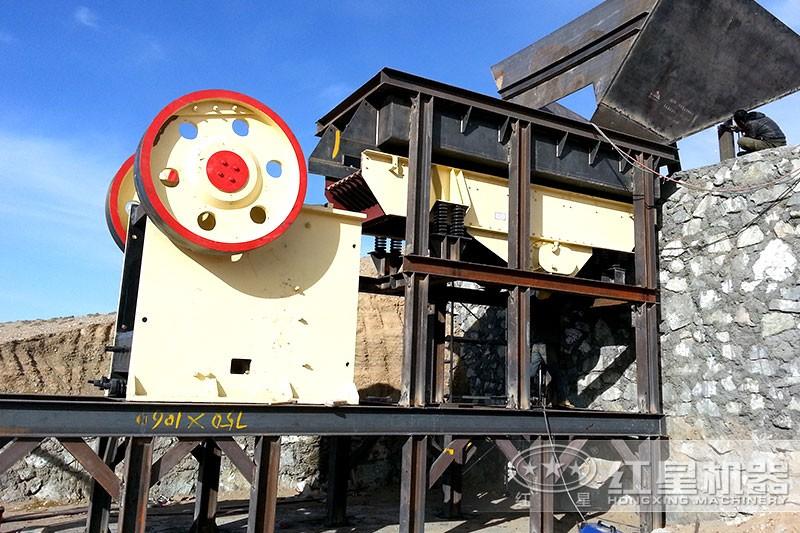 山東打石頭現(xiàn)場(chǎng)，配置紅星機(jī)器的打石頭機(jī)效能高