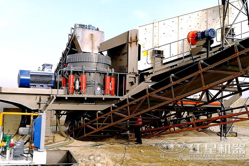 紅星安徽客戶配置可移動(dòng)式打石頭機(jī)器，便捷性更好