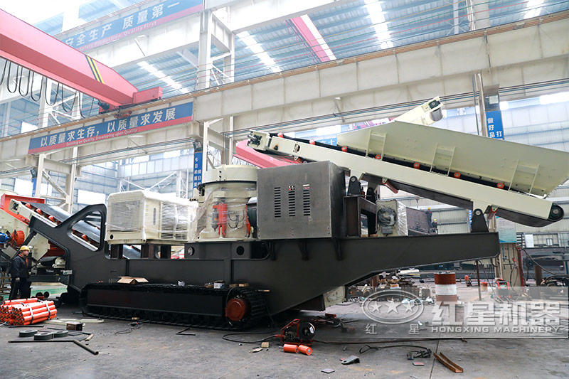 履帶式建筑垃圾破碎機(jī)，搭配圓錐破