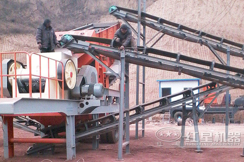 移動(dòng)式碎石機(jī)現(xiàn)場(chǎng)