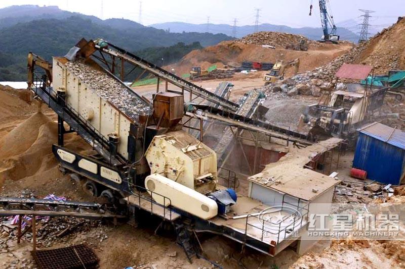 移動式碎石機(jī)作業(yè)現(xiàn)場