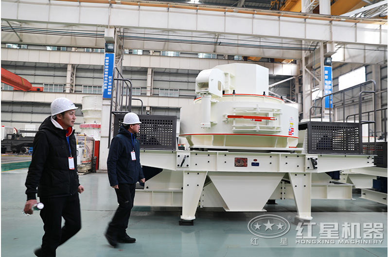 用戶參觀打細沙機器車間，對紅星設(shè)備贊不絕口