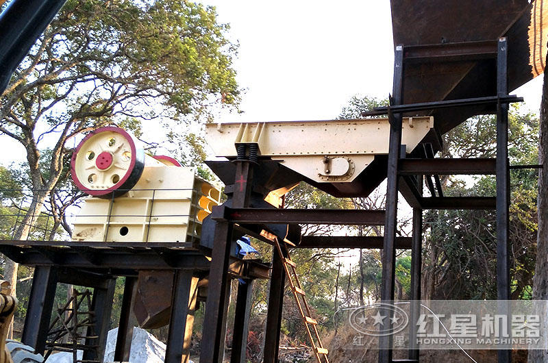 混凝土破碎機(jī)安裝現(xiàn)場，廠家一路扶持