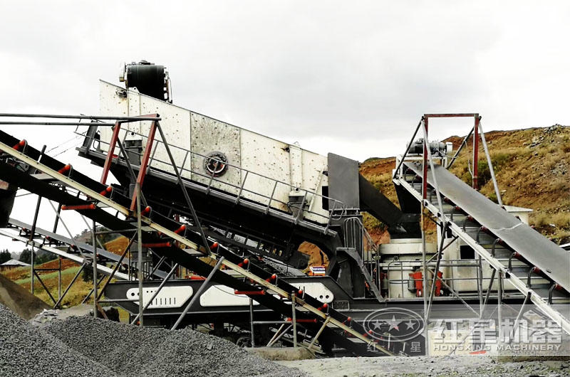 圓錐破移動(dòng)式破碎站，二段中碎+篩分