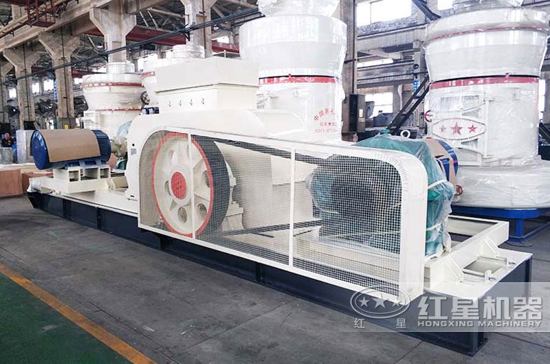 對(duì)輥式制砂機(jī)，體積小，移動(dòng)方便