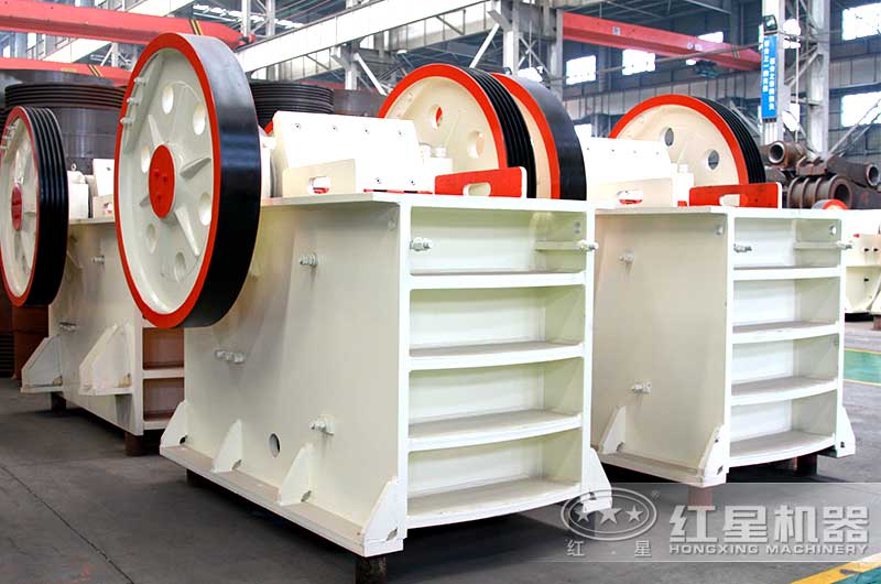 PE鄂式破石機(jī)，設(shè)計(jì)簡單，運(yùn)行穩(wěn)定