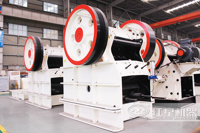 鄂式碎石機(jī)，進(jìn)料口大，耐磨抗壓
